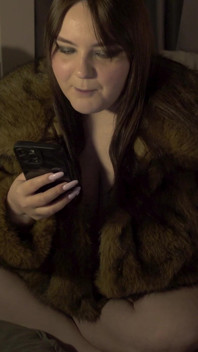Už spolu nejsme! Pornstory: Mistress šuká svého chlapce s připínacím penisem, zatímco má na sobě pás cudnosti
