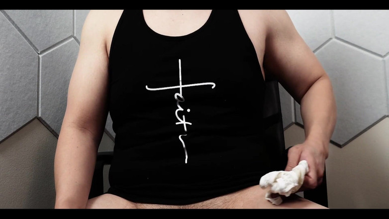 UnderXiaoQiang: Cewek kulit putih dengan celana dalam thong dicrot sperma hangat