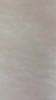 Une grosse pute absorbe le sperme sur le lit, il éjacule encore dans son cul avec sa plus longue bite
