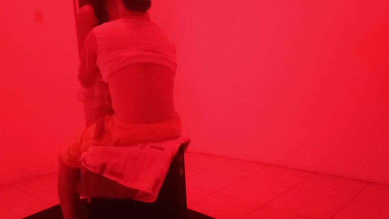 Martin13: Pertunjukan yang basah!! Aku menyewa ibu tiriku untuk menari seksi...