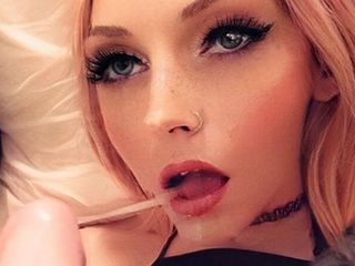 Emily Meadows: Slampa blir hård från anal och sväljer sperma