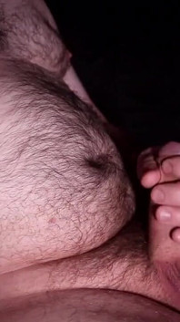 Peludo gay mastubando