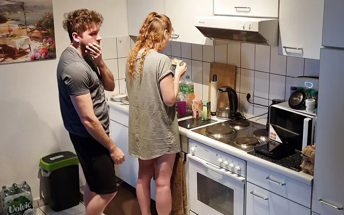 VioletaSecrets: Hardcore šukání mé náctileté nevlastní sestry před příjezdem hostů na párty...