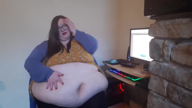 SSBBWLadyBrads: Gordinha secretária humilhada pelo chefe