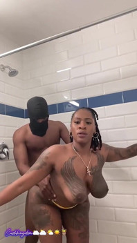 Dicke titten, dicke hintern, sexgöttin wird in der dusche hart gefickt!