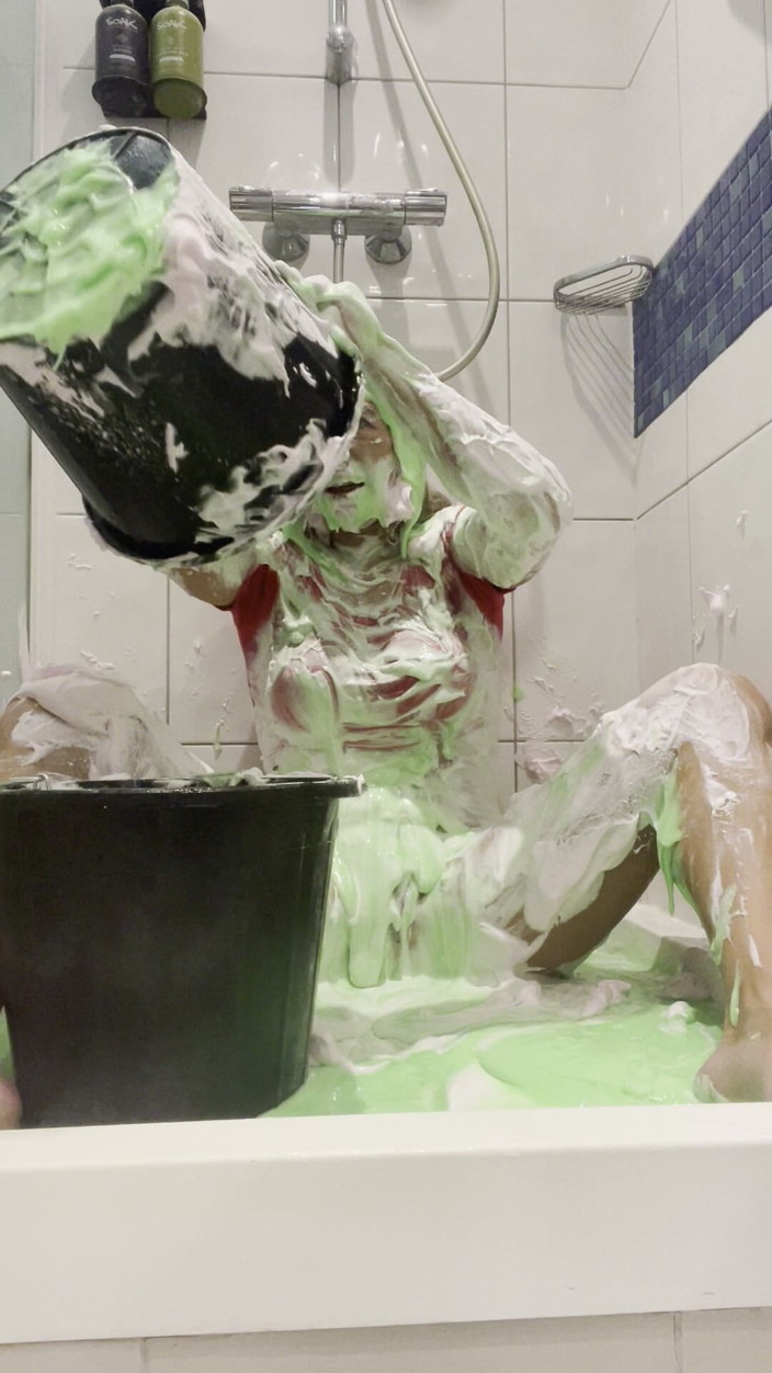 CALLIE ROKS: 粉色馅饼到脸上，枪击桶在我的头上