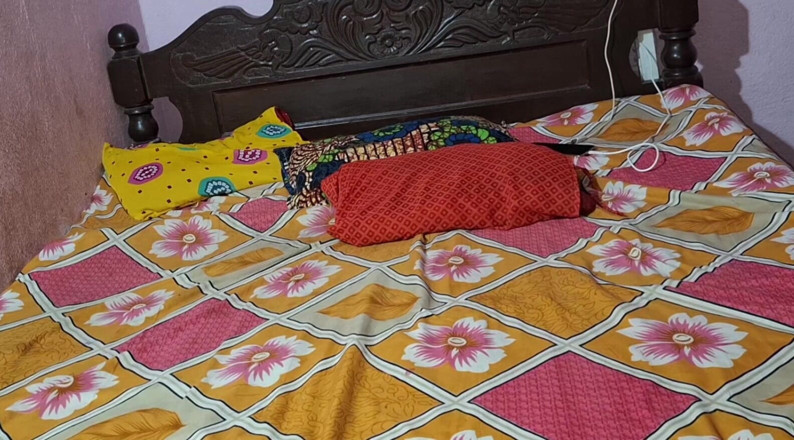 Sumaj: Pasangan India panas berkongkek tangan