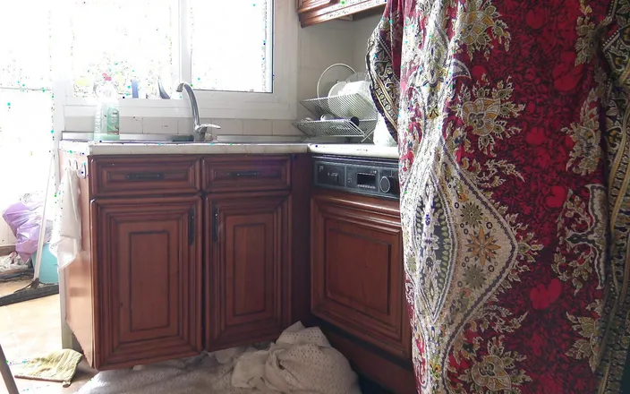 Souzan Halabi: Mature Turkish Maid in London Lets African Immigrant Fuck Her...