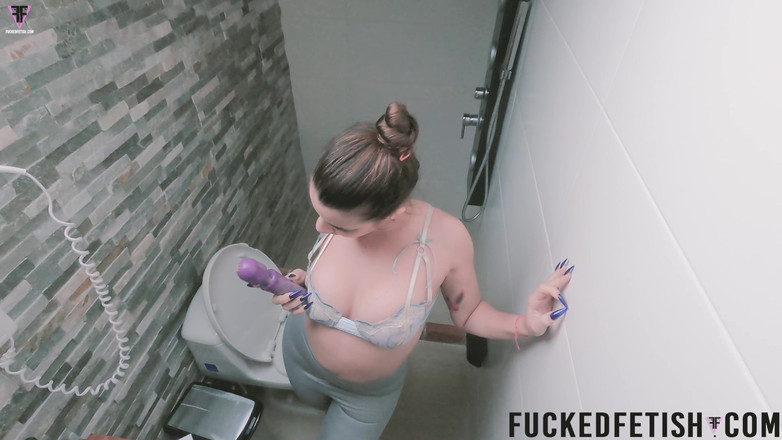 Fucked fetish: POV 유혹 오줌 필사적으로 젖은 바지 새로운 욕실