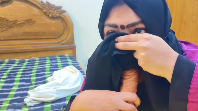 Aria Mia: Pov: pembantu arab muslim ngajak nyepong kontol bosnya sendiri sebelum...