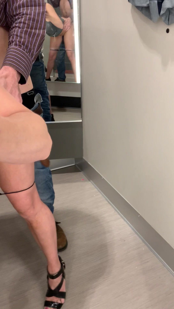 Temple of tease: Ashlynn Shea paskamer vluggertje