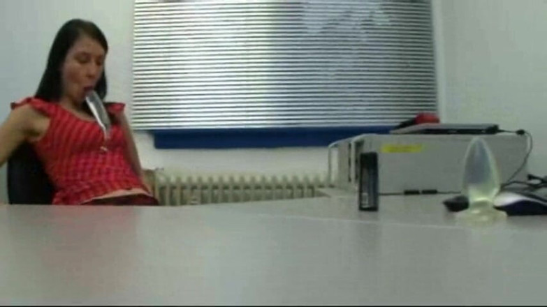 Doris Distel: Plug anal y masturbación anal en la oficina, la mejor...