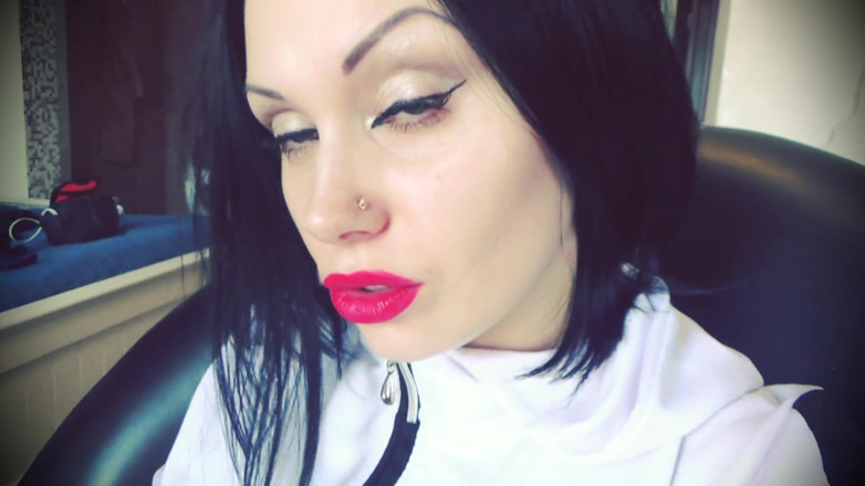 Goddess Misha Goldy: Тяну тебя вниз под моим дымным чаром