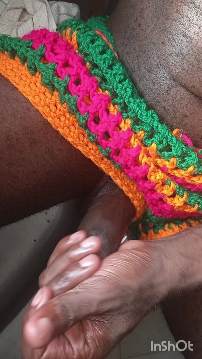 Moteroxz: Afrikalı biseksüeller mastürbasyon yapıyor ve büyük boşalma