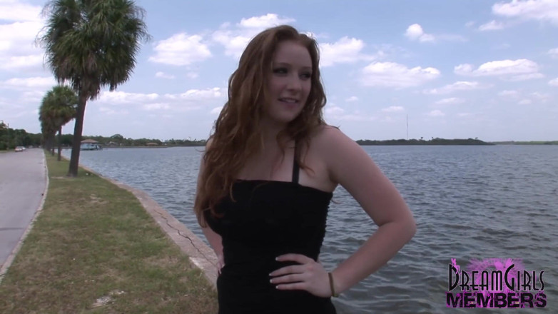 Dream Girls: Kelsey esibisce le sue grandi tette naturali e la sua...