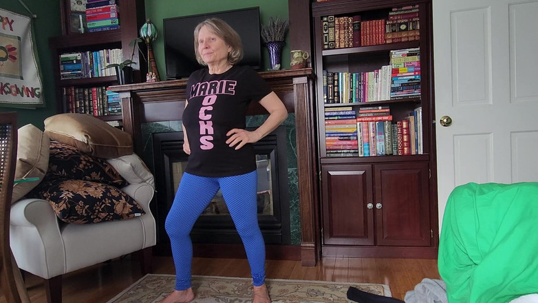 MarieRocks: O GILF ÎȘI SCHIMBĂ HAINELE