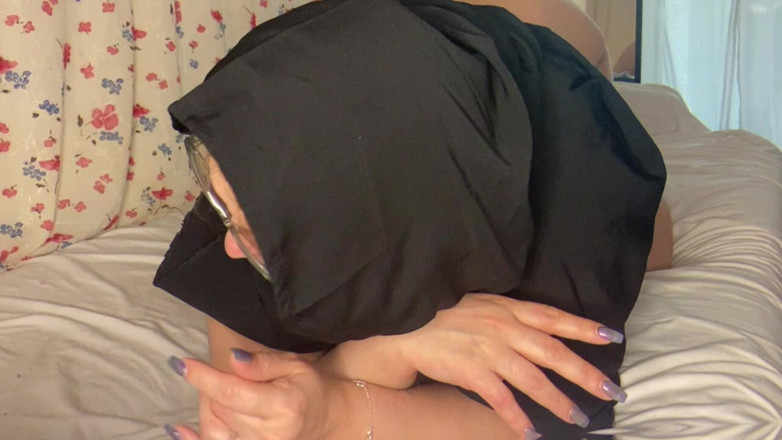 Zina Gabon: Ibu memanggil pria muda untuk menidurinya dengan keras di sore...