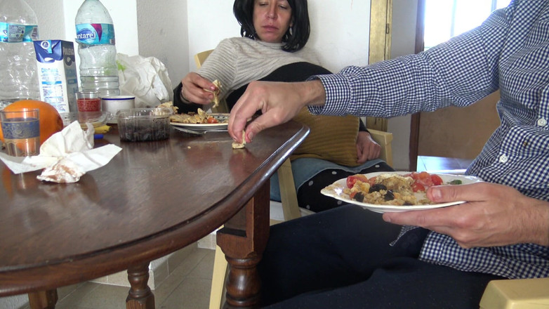 Stepmom Susan: Ma belle-mère enceinte me laisse éjaculer dans son café pendant le...