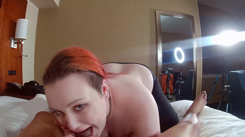 PornoJuice: 大奶子胖美女 第一人称视角 魔术