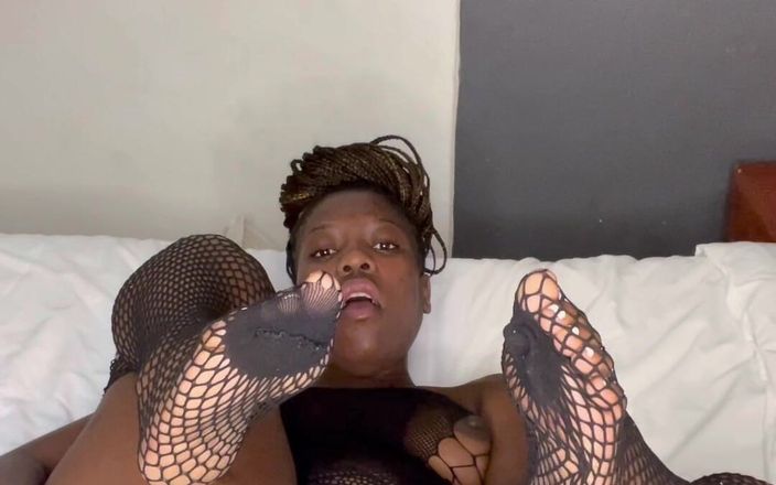 Bubbling_booty: Eboni memancut mani