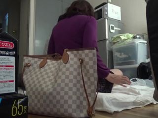 Vulture: Beautiful MILFs Only: Picking up Ladies Hanging Around the Streets...