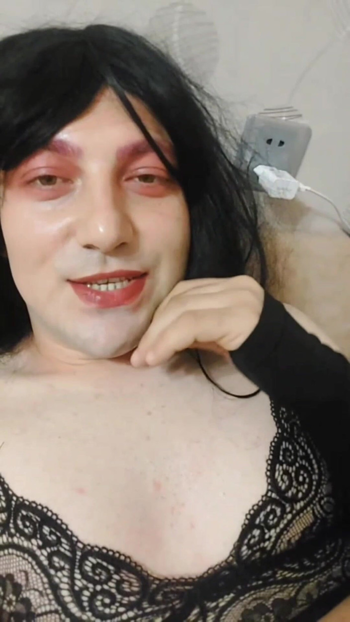 Kitty_Cross: Wajah si banci cantik gotik kulit putih ini dientot habis-habisan