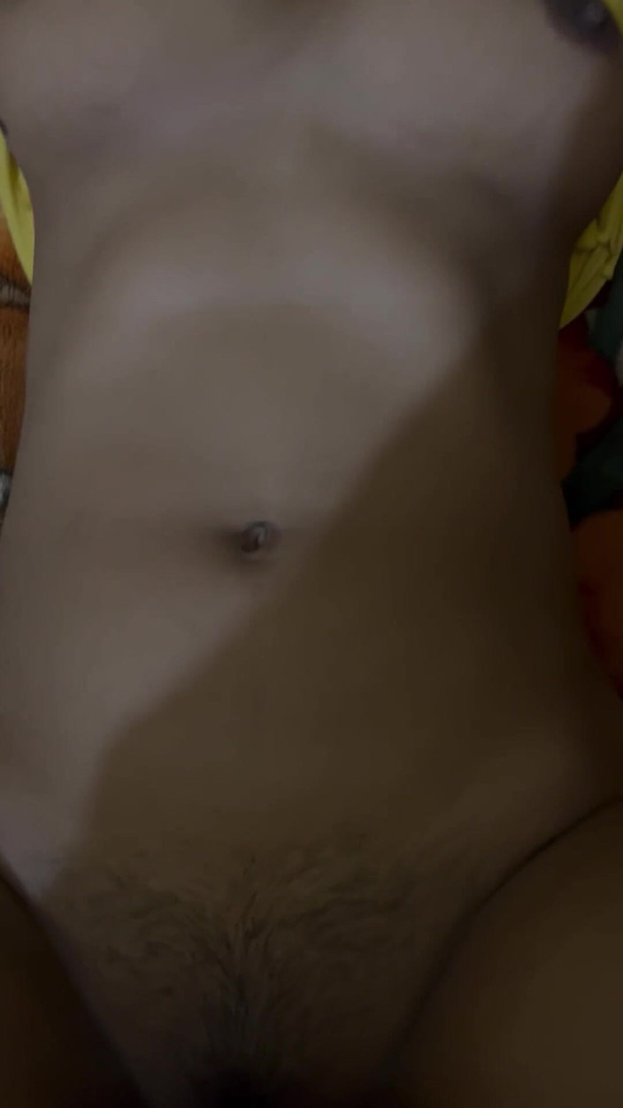 Riya Raj: Dziewczyna po zadzwonieniu do niej w pokoju