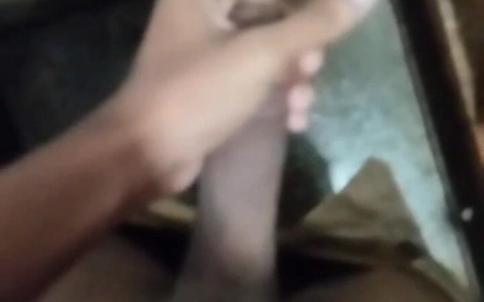Deshi boys: Ragazzo carino desi si diverte da solo in bagno