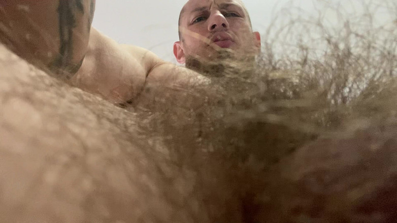 Hunky time: Adora mis músculos y mi cuerpo peludo