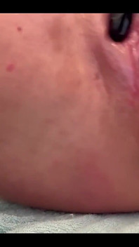 Sodomie, 3 doigts, travail du trou du cul et pipi à la fin