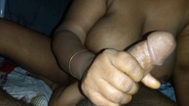 Jocky robin: Tia dando punheta quando seu marido não está em casa