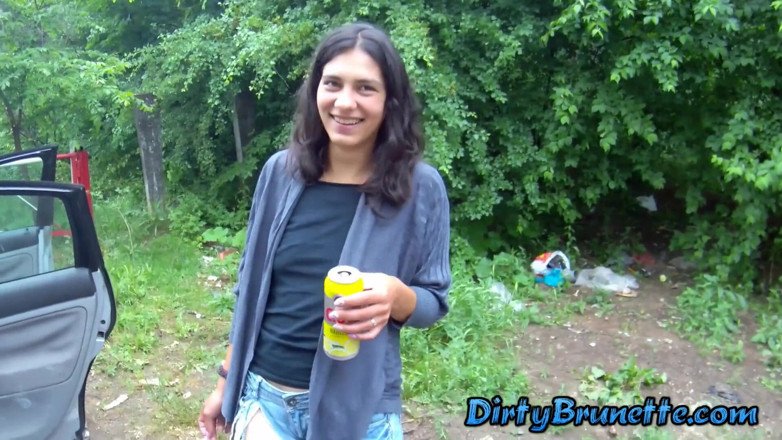 Dirty Brunette: Raccogliere questa mora per scopare poi
