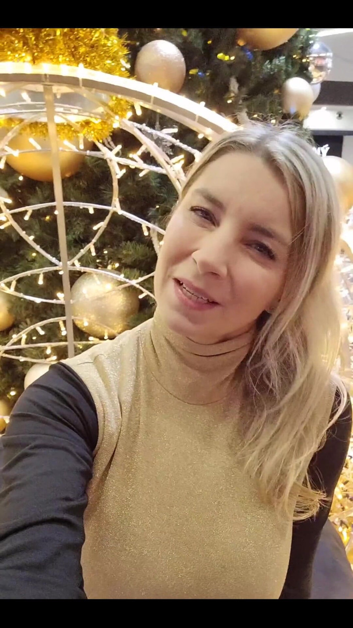 Katerina Hartlova: Liebe Fans, ich möchte mich bei dieser Gelegenheit bedanken, um...