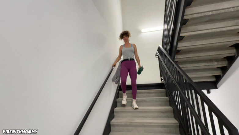 VibeWithMommy: La matrigna seduce straniero! Dopo una pausa ho bisogno di...