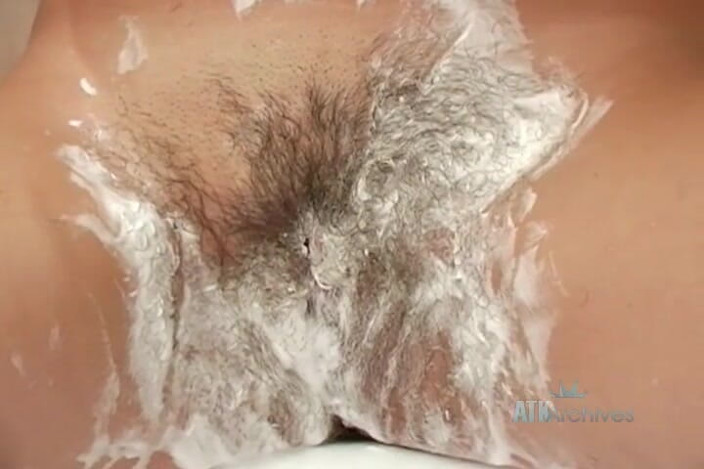 ATK Fans (Solo): Ponentino Shaves Her Hairy Pussy