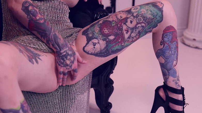 Black Label Magazine: Big Tits Inked Babe Jills Herself