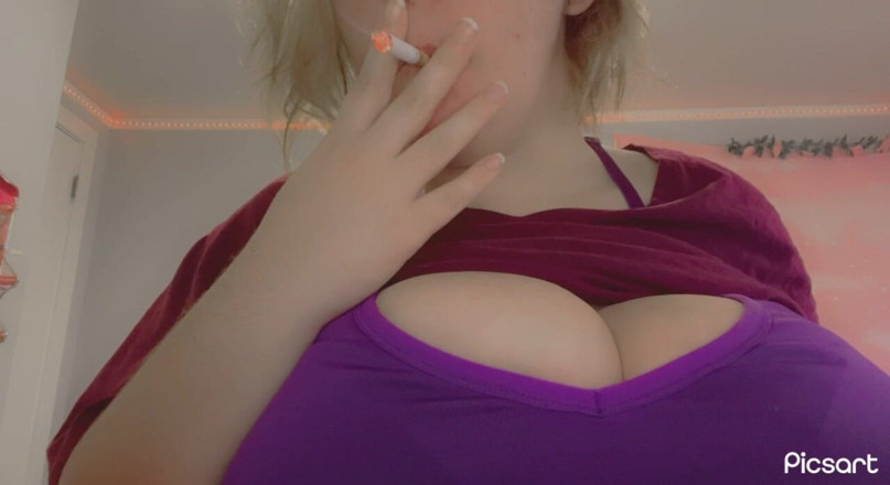 Mushroombitchx: Smoking While I Post