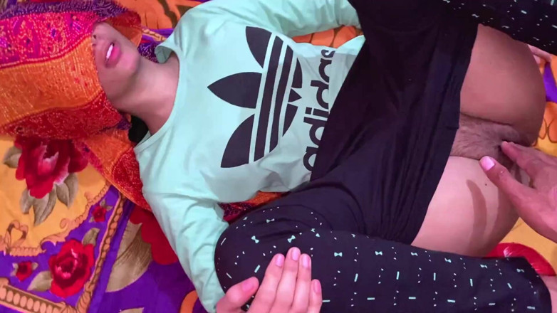 Desifilmy45: Doktor rief zu hause jungfräuliches mädchen hindi sexvideo