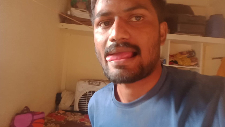 KUMBHA MANOJ KUMAR: Une star du porno profite de tous les pays