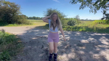 Maja Meer: Stuck in the Car Window - and You Take Your Chance..