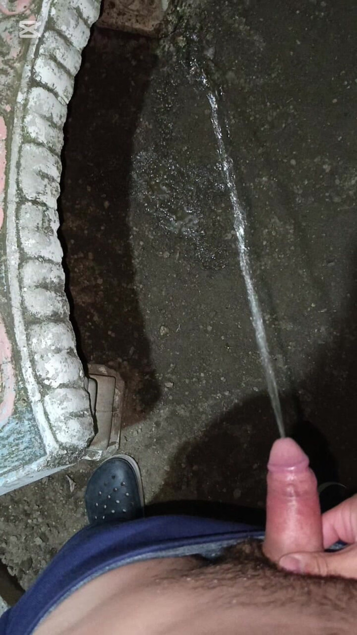 charlessteel: Ночью на улице и горячая сперма