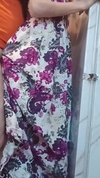 Evde yalnızken kocamın annesi beni sikiyor