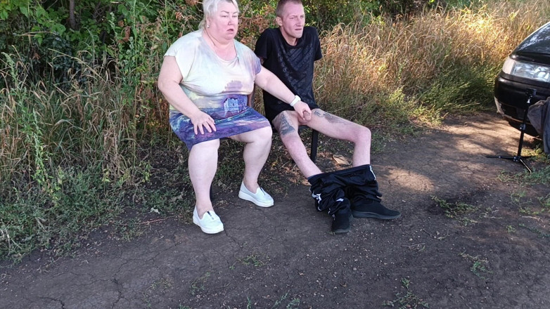 Zona901: 벤치에서 공공 공원에서 내 자지를 빨아주는 이웃