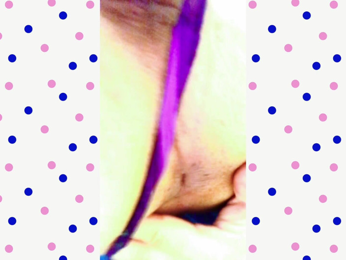 Fem Boy Toy: Kadın kılıklı Brittany üvey annelerin dildo ile oynuyor tam seans