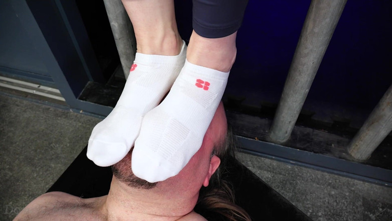 Domestic femdom: Ruik mijn trainingssokken