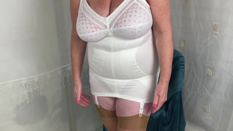 Aunty Sandra vintage girdle queen: Stepaunty Sandra Strips for You