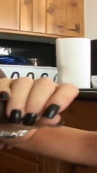 Interraciale video met Kendra Secrets, een sletterige milf met sexy tatoeages en bruin haar wil een grote zwarte lul en drinkt sperma