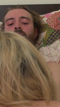 Soft Victoria Summers-Sky Blu-Jonny Cooper într-un porno erotic tabu soft