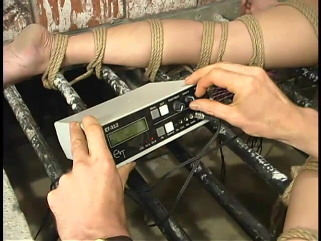 Hogtied by Kink: Svázaná Loni