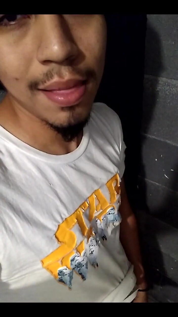 AlexAlejandro13: Där du ser mig i badrummet sexig pojke kåt stor...